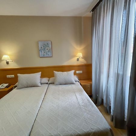 Hotel Castilla Касерес Экстерьер фото
