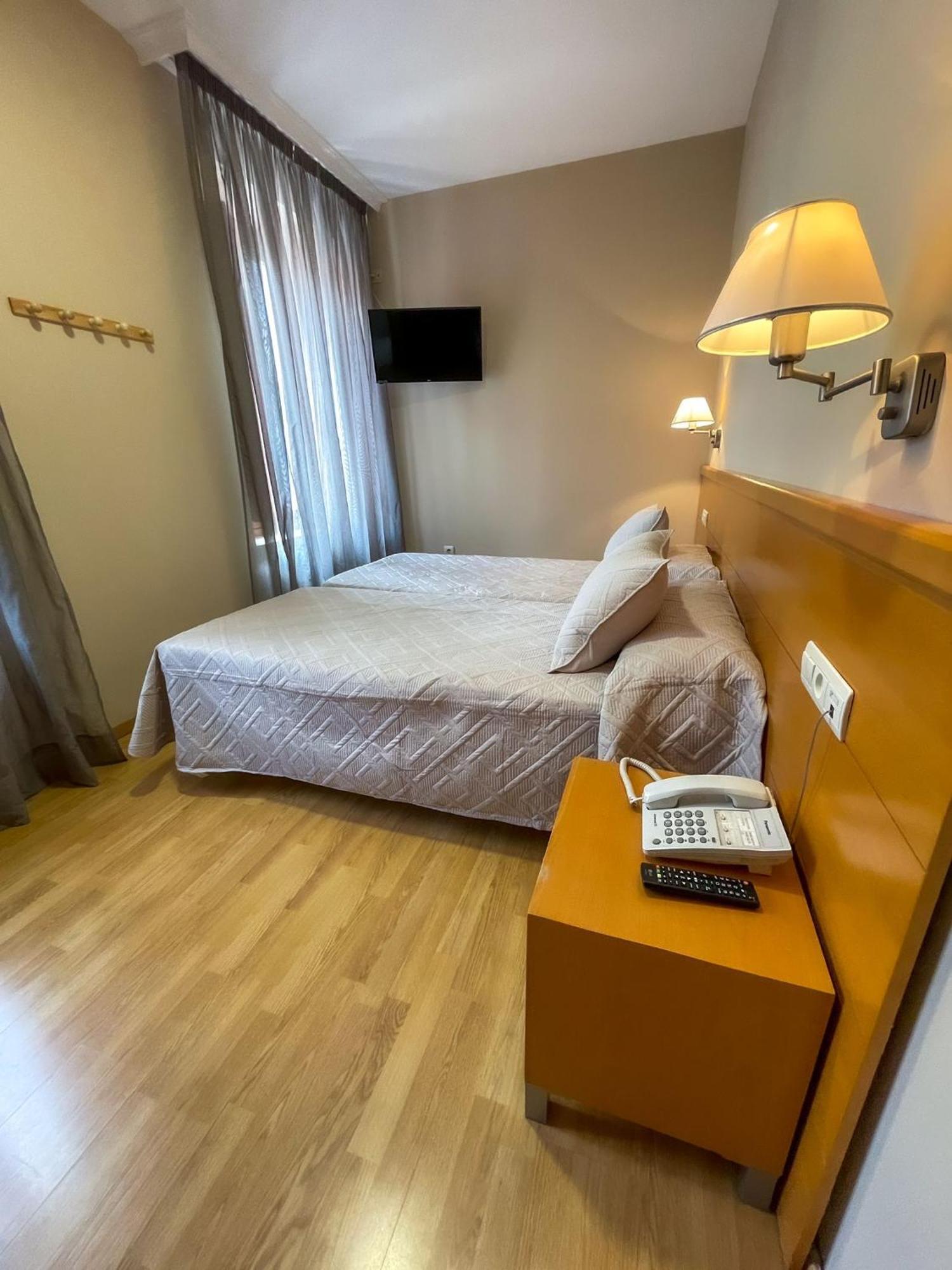 Hotel Castilla Касерес Экстерьер фото
