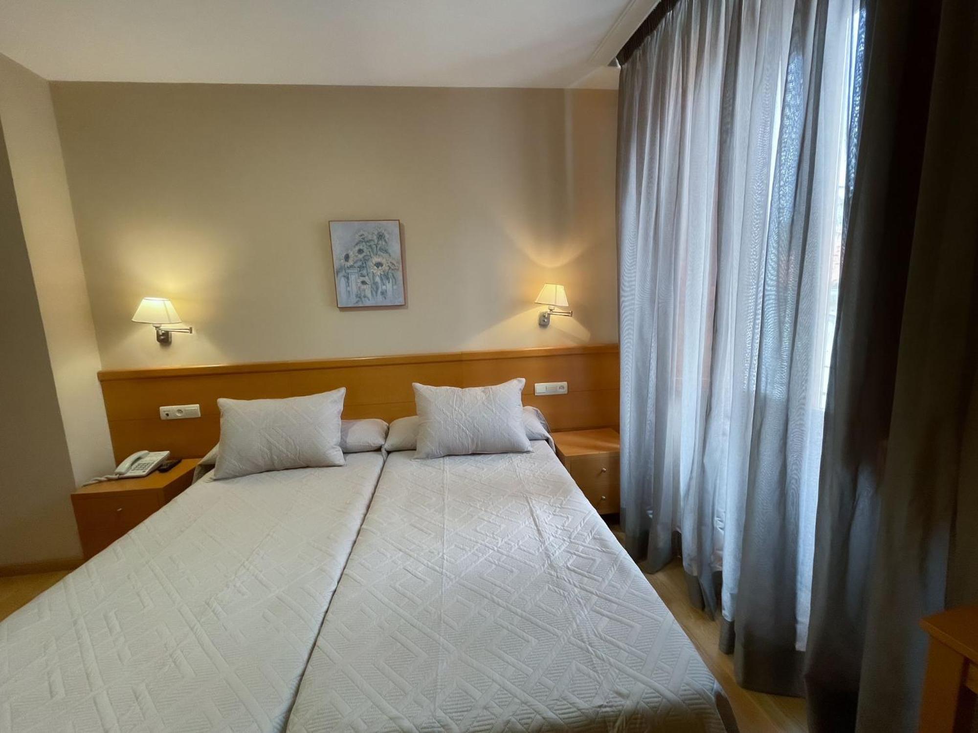 Hotel Castilla Касерес Экстерьер фото