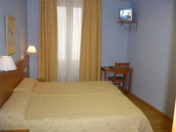 Hotel Castilla Касерес Экстерьер фото