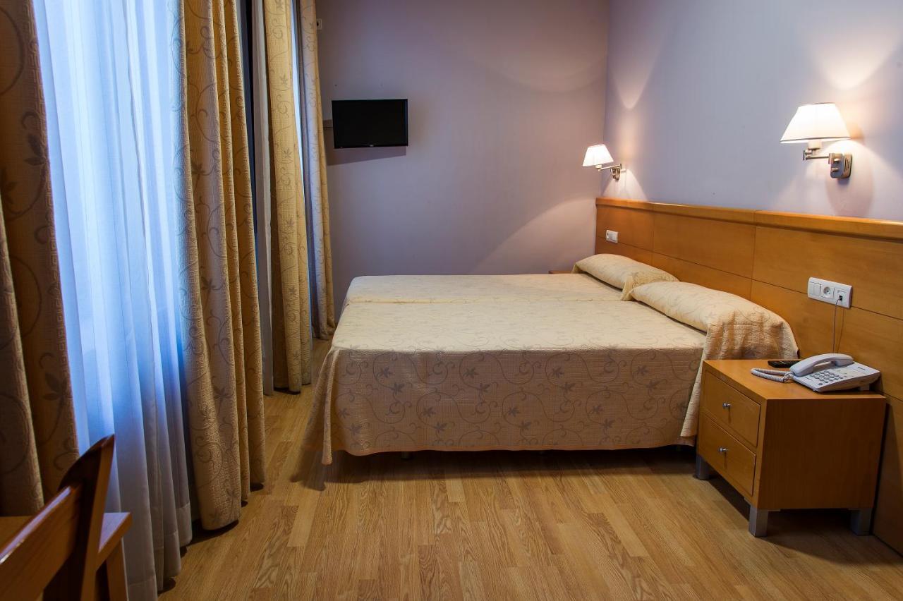 Hotel Castilla Касерес Экстерьер фото