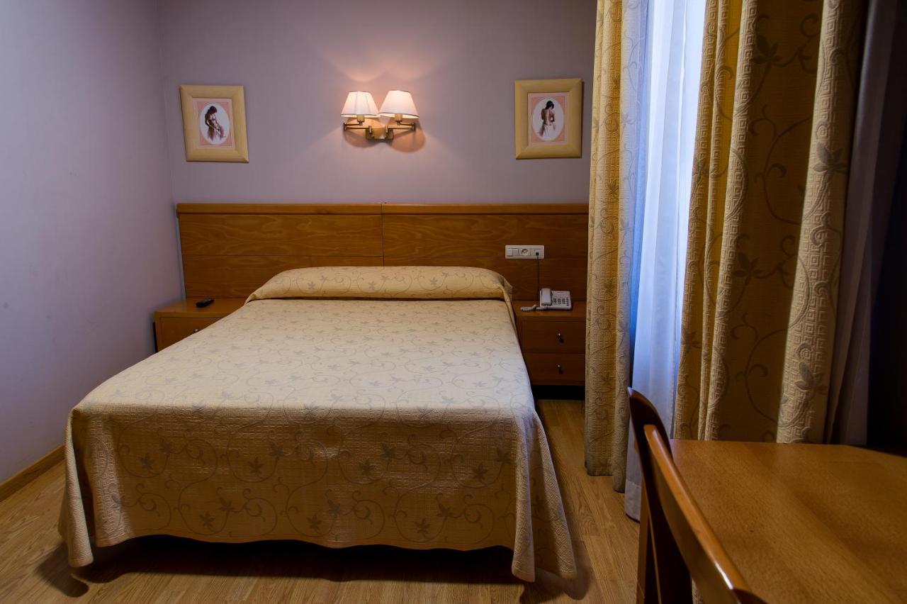 Hotel Castilla Касерес Экстерьер фото