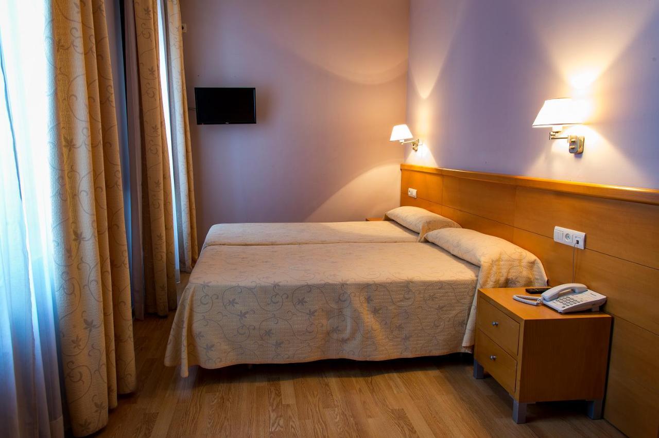 Hotel Castilla Касерес Экстерьер фото