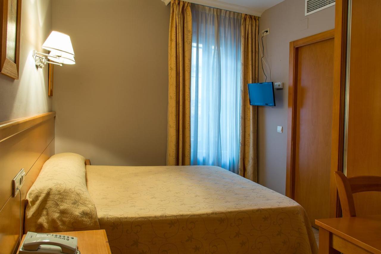 Hotel Castilla Касерес Экстерьер фото